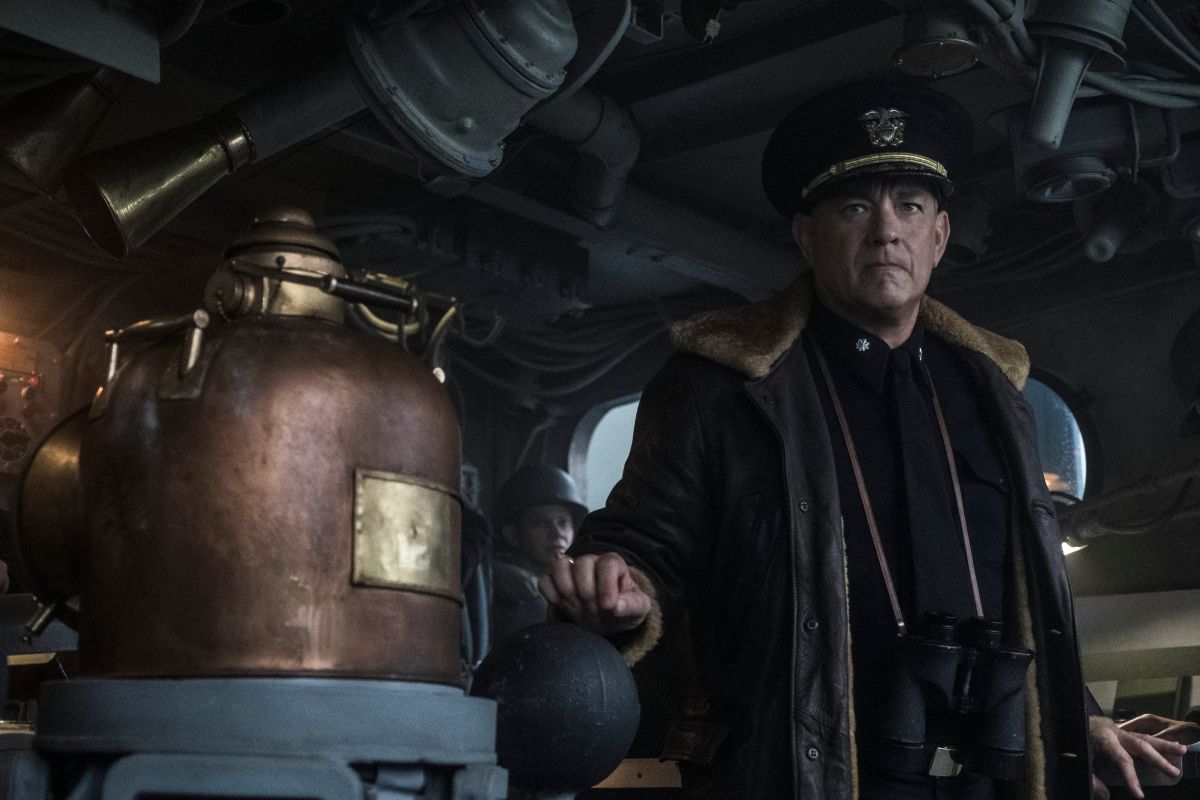Tom Hanks interpreta a Ernest Krause, un veterano oficial de la marina que entra en combate por primera vez.