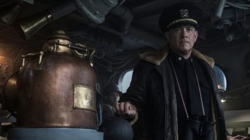 Tom Hanks interpreta a un veterano oficial de la marina que entra en combate por primera vez.