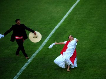 El baile estilo Marinera es tradicional de Perú.