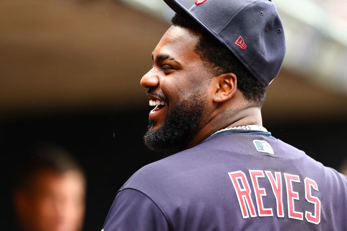 El dominicano Franmil Reyes es aislado de los Indians de Cleveland por
