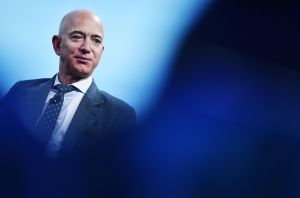 Jeff Bezos suma a su fortuna $13,000 millones de dólares en un solo día, un récord histórico