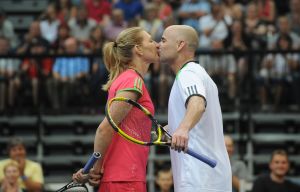 Trae el éxito en la sangre: Hijo de André Agassi y Steffi Graf es promesa del béisbol