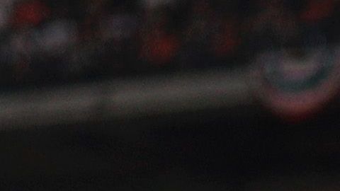 Michael Brantley conectó el batazo que lesionó al paramédico Brian Cariota.