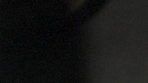 Crocs relanza un par de zapatos de KFC con olor a pollo frito