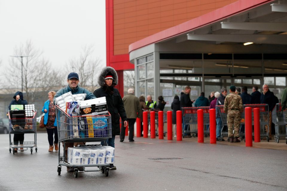 Brote de coronavirus infecta a 9 empleados de Costco del área de la