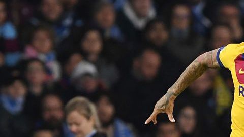 Arturo Vidal en un partido con Barcelona.