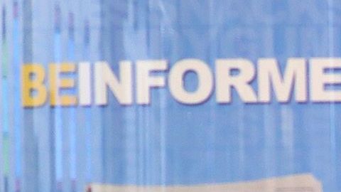 Pasajeros con mascarilla en el aeropuerto de Miami.