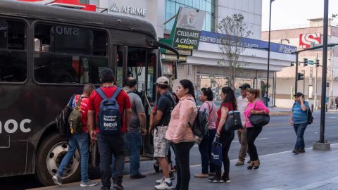 La grabación no muestra el momento en que el conductor nota la falta de su teléfono.