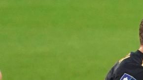 Mateusz Wieteska del Legia Warszawa y Dani Ramirez de Lech Poznan.