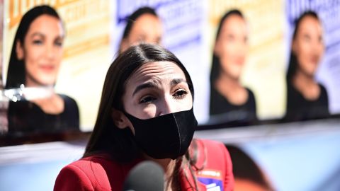 AOC recordó que los insultos contra las mujeres se dan todos los días.