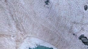 El color rosa en la nieve acelera el proceso de derretimiento.