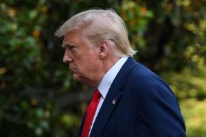Trump publica foto usando mascarilla y se proclama "tu presidente favorito"