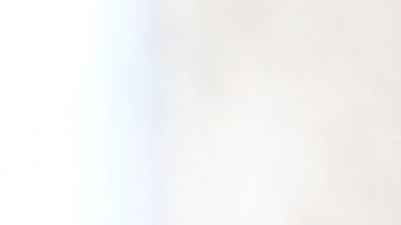 Un niño se toma una prueba de coronavirus en Los Ángeles.