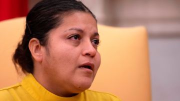 El julio pasado, Gloria Guillén se sentó junto al presidente para pedir justicia por la muerte de su hija Vanessa, asesinada en Fort Hood.