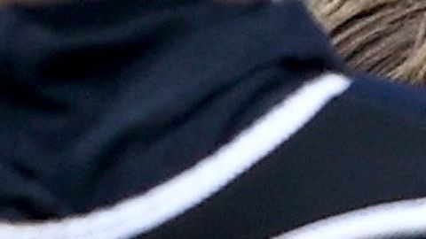 Masahiro Tanaka es atendido luego del violento golpe en la cabeza.