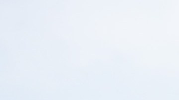 Una bandera estadounidense es quemada en Washington.