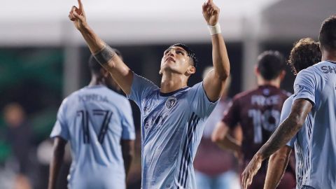 Alan Pulido ya llegó a tres anotaciones en la Major League Soccer.