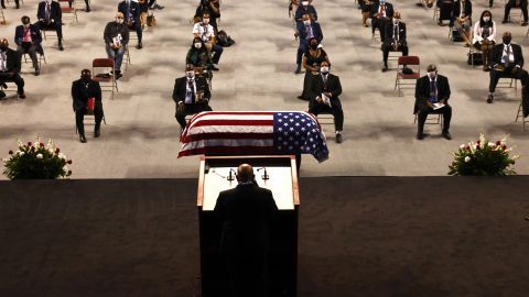 Samuel Lewis, hermano de John Lewis, habló en la ceremonia a su hermano en Troy, Alabama.