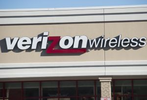 Joven billonario murió al estrellarse contra tienda Verizon en Connecticut