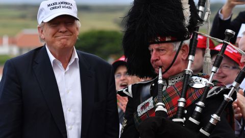 El presidente Trump habría incurrido en conflicto de interés.