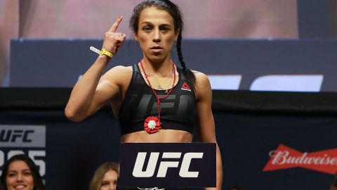 Joanna Jedrzejczyk en una ceremonia de pesaje.