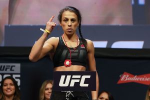 Joanna Jedrzejczyk, peleadora de UFC, deleita a sus fanáticos con espectaculares fotografías en bikini