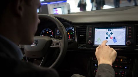 Auto Zen cuenta con las funciones básicas de tu smartphone en el auto, además cuenta con funciones premium con un costo de acceso.