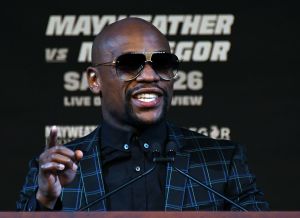 Floyd Mayweather presume a sus “haters” su colección de autos