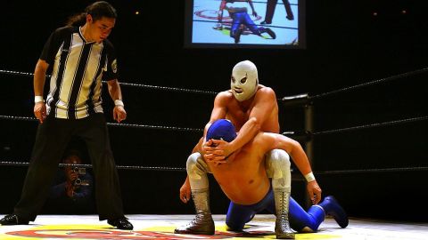 El Hijo del Santo en una lucha de exhibición.