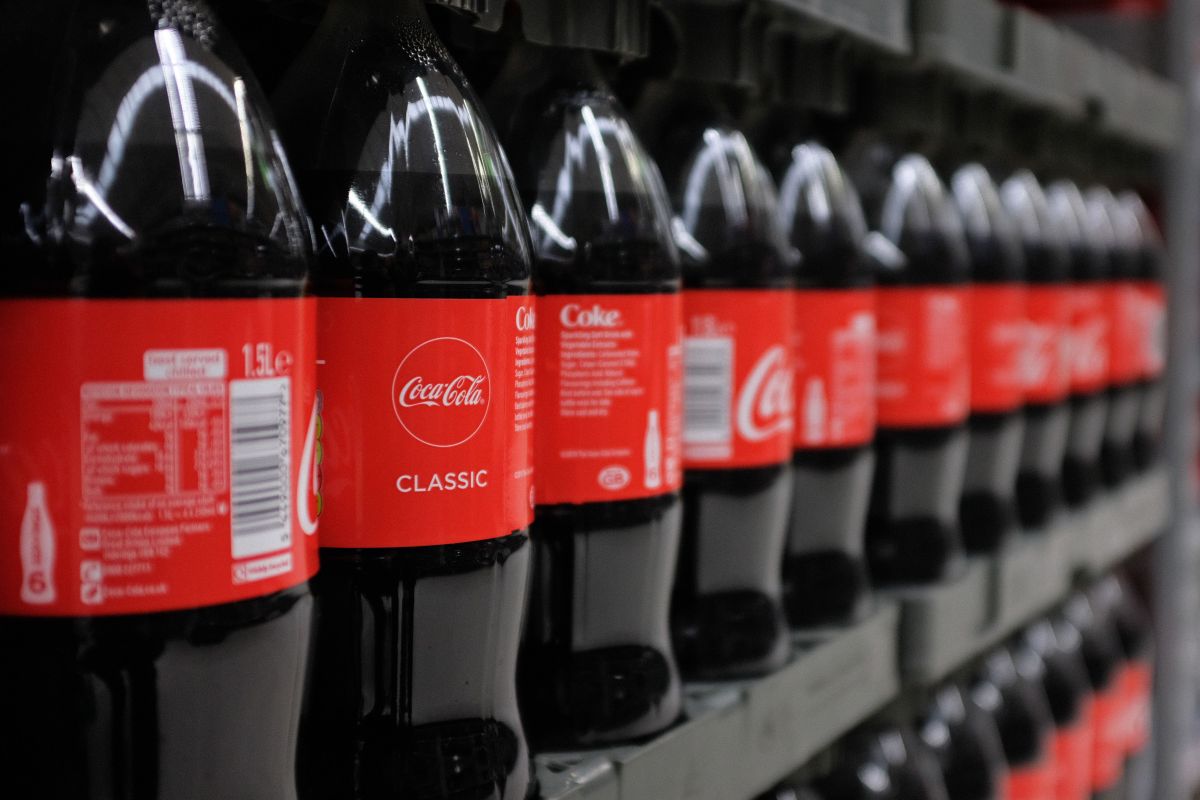 According to experts, the man died of severe liver damage.  And it is highly unlikely that Coca-Cola was the cause, it was simply a trigger for an existing condition. 