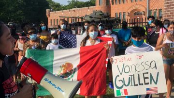 En Staten Island, la comunidad hispana junto a veteranos latinos reclaman justicia en el caso de Vanessa Guillén
