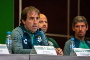 “Si no nos morimos del COVID nos vamos a morir de hambre”: Guillermo Almada habla sobre el difícil regreso de la Liga MX