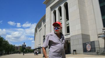 Jorge Pérez, fanático de NY Yankees por 50 años lamenta el caos económico en ese Condado.
