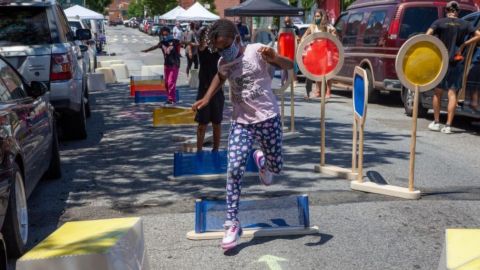 El plan ‘Open Play Streets’ dará espacios a los niños para jugar y hacer deporte al aire libre.