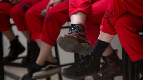 El colectivo "Las Tesis", rinde homenaje a la joven chilena.