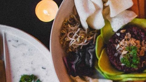 La lentejas no solo se comen en sopa o caldo, son perfectas para ensaladas cálidas, acompañar pescado, panes y con batata.