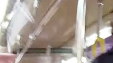 Inicio de la golpiza, grabada por la cámara de otro policía