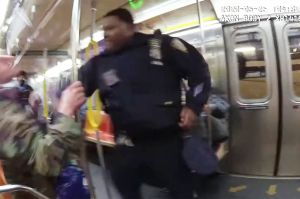 Por $40 millones demandará hombre golpeado por policías en el Metro de Nueva York