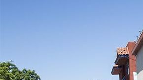 El empresario de flores, Gualterio Santos entregó despensas en Santa Ana, California. (Cortesía Gualterio Santos)