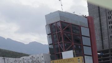 Autoridades municipales han ordenado la recuperación de la escultura.