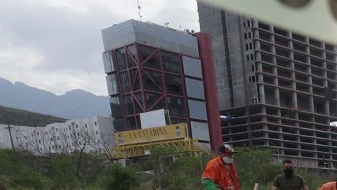 Autoridades municipales han ordenado la recuperación de la escultura.