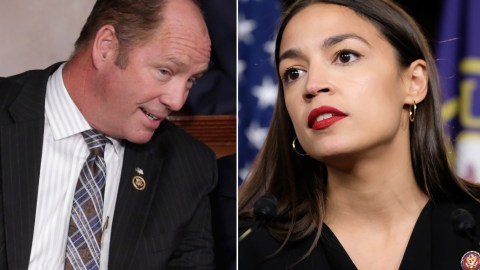 Ted Yoho y Alexandria Ocasio-Cortez.