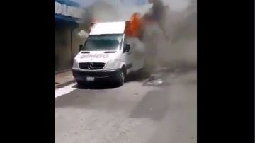 VIDEO: Cártel del Golfo y los Zetas Vieja Escuela queman camiones de empresa mexicana