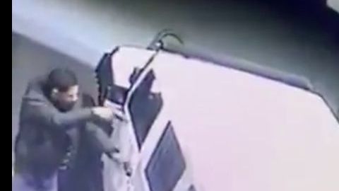 VIDEO: Denuncian que Jeep robada fue modificada por el CJNG y ahora es parte de su ejército