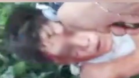 VIDEO: Ejecutan a balazos en la cara a dos jóvenes por supuestamente ser de un nuevo cártel