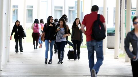 El canciller de Educación se comprometió a facilitar el proceso de admisión a la escuela secundaria.