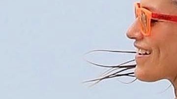 Lola Ponce dejó su trasero al descubierto en un bikini muy moderno