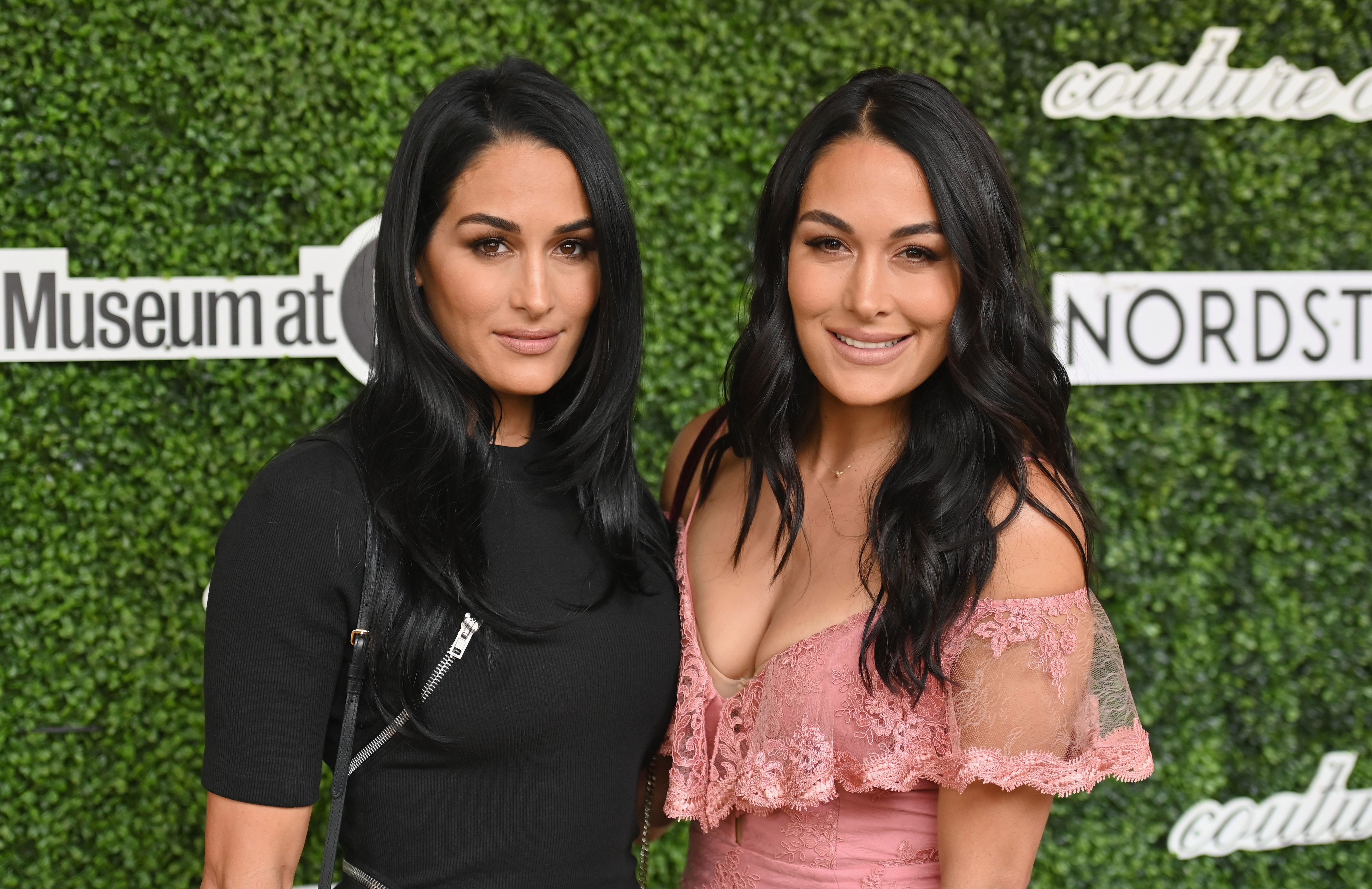 Las Gemelas Nikki Y Brie Bella Posan Desnudas A Un Mes De Convertirse   Brie Nikki Bella 1 