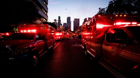 Los Angeles (United States), 17/05/2020.- Firefighters work at the scene of an explosion in downtown Los Angeles, California, 16 May 2020. According to the first reports, at least 11 firefighters were injured by an explosion that caused a fire to spread to several buildings. (Incendio, Estados Unidos) EFE/EPA/ETIENNE LAURENT