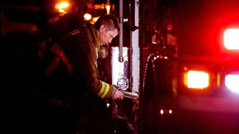 Los Angeles (United States), 17/05/2020.- A firefighter works at the scene of an explosion in downtown Los Angeles, California, 16 May 2020. According to the first reports, at least 11 firefighters were injured by an explosion that caused a fire to spread to several buildings. (Incendio, Estados Unidos) EFE/EPA/ETIENNE LAURENT